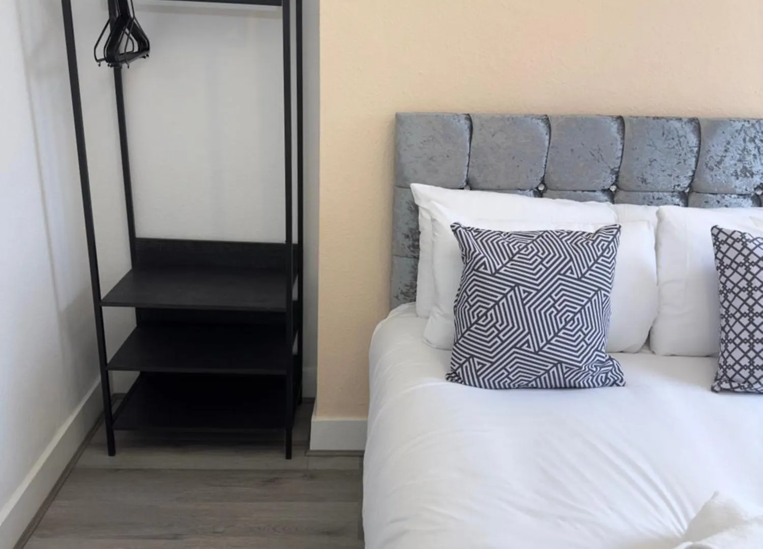 Newly Decorated 5-Bed Hackney Townhouse Villa London Holiday home