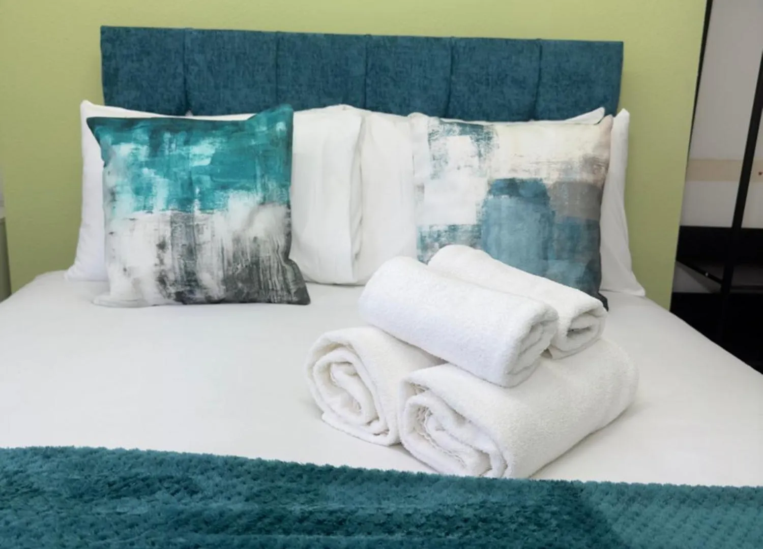 Newly Decorated 5-Bed Hackney Townhouse Villa London 0*,  United Kingdom