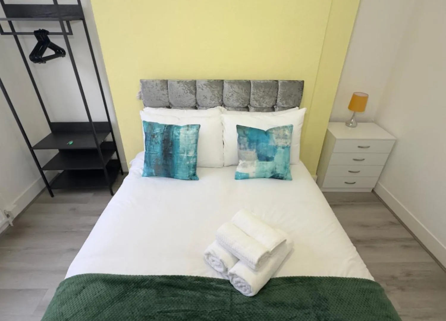 Newly Decorated 5-Bed Hackney Townhouse Villa London