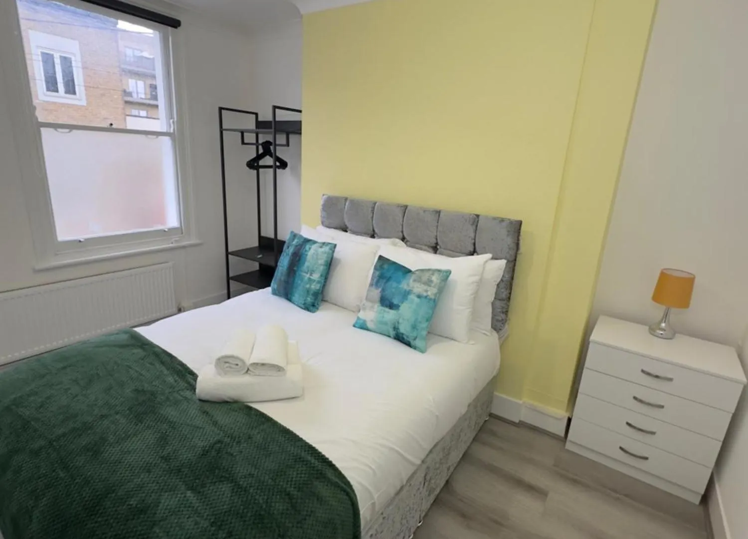 Newly Decorated 5-Bed Hackney Townhouse Villa London Holiday home