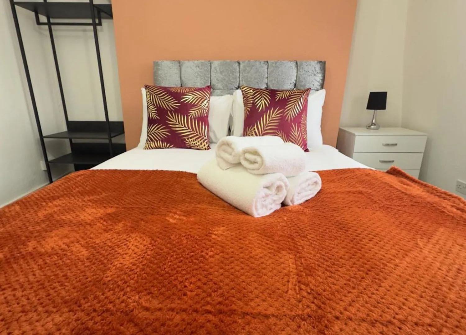 Holiday home Newly Decorated 5-Bed Hackney Townhouse Villa London